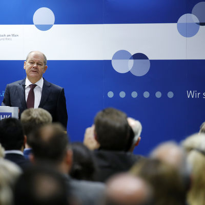 ###cat:7490###Offenbach-221119 Offenbacher Dialog, IHK Offenbach mit Bundesfinanzminister Olf ScholzPraesidentin Kirsten Schoder-Steinmueller und Hauptgeschaeftsfuehrer Markus Weinbrenner begreussten den Minister.**************************************