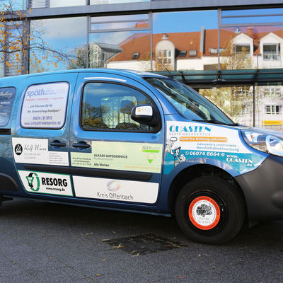 Mobil zum Nulltarif - das Elektroauto vor dem Kreishaus